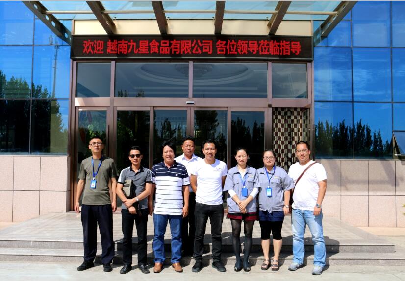  越南客户到我公司参观考察
