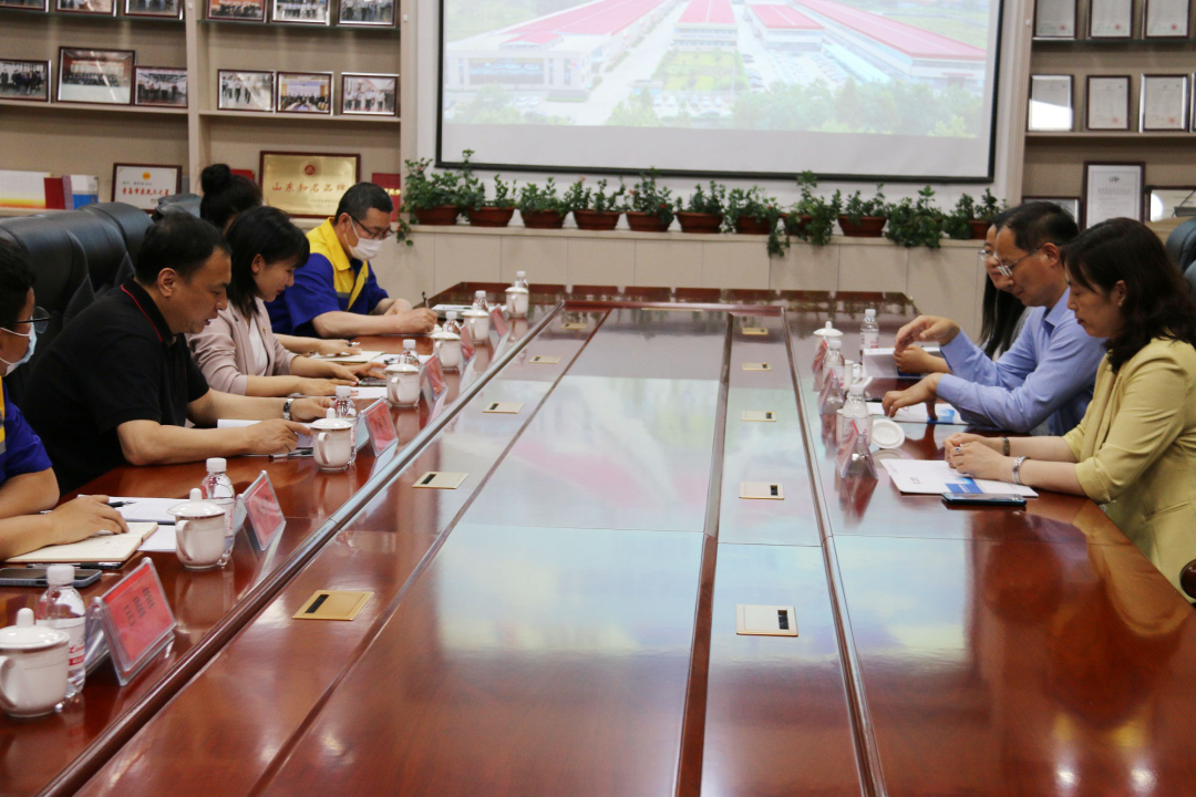 青岛市科技局二级巡视员宋长虹一行莅临锐智调研考察